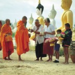 ทำบุญตักบาตร